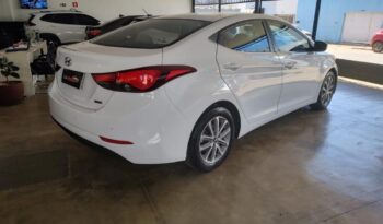 Hyundai Elantra completo