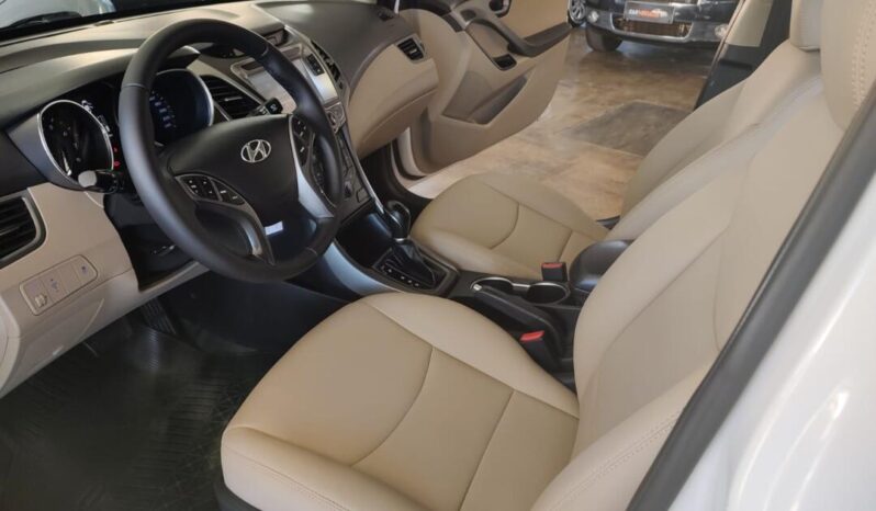 Hyundai Elantra completo