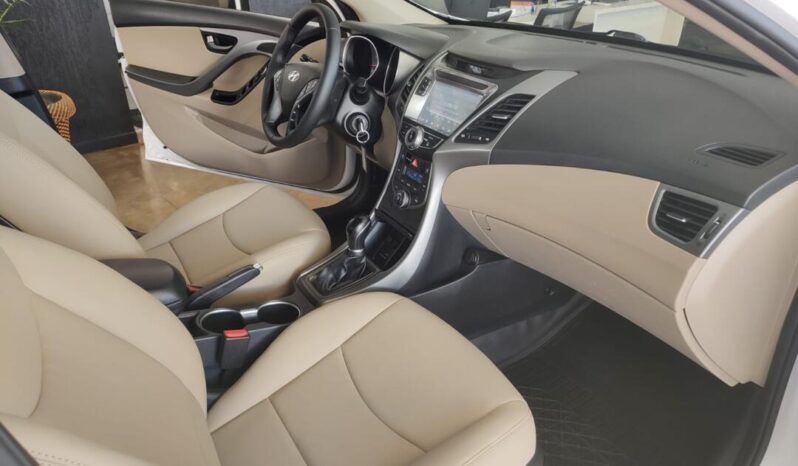 Hyundai Elantra completo