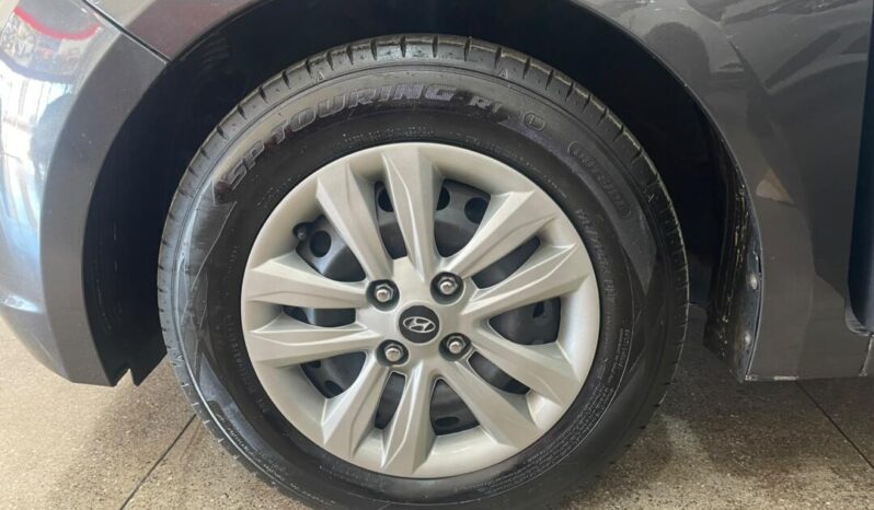 Hyundai HB20S completo