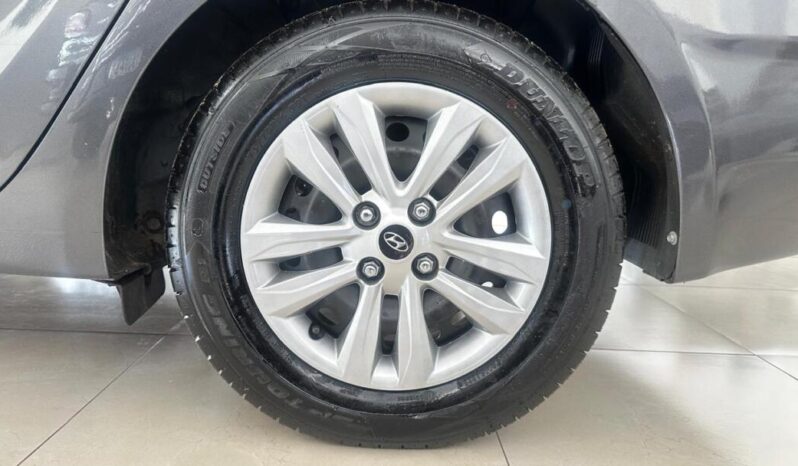 Hyundai HB20S completo