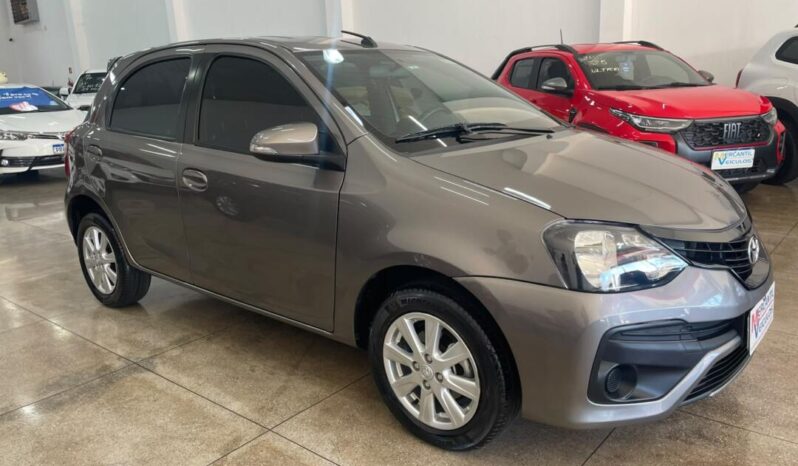 Toyota Etios completo