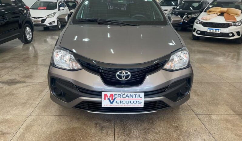 Toyota Etios completo