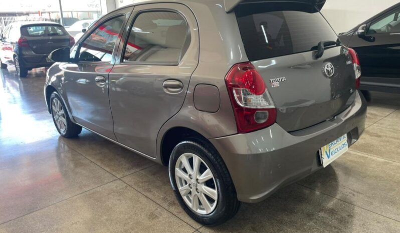 Toyota Etios completo