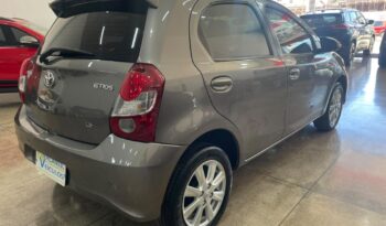 Toyota Etios completo