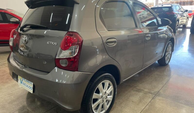 Toyota Etios completo