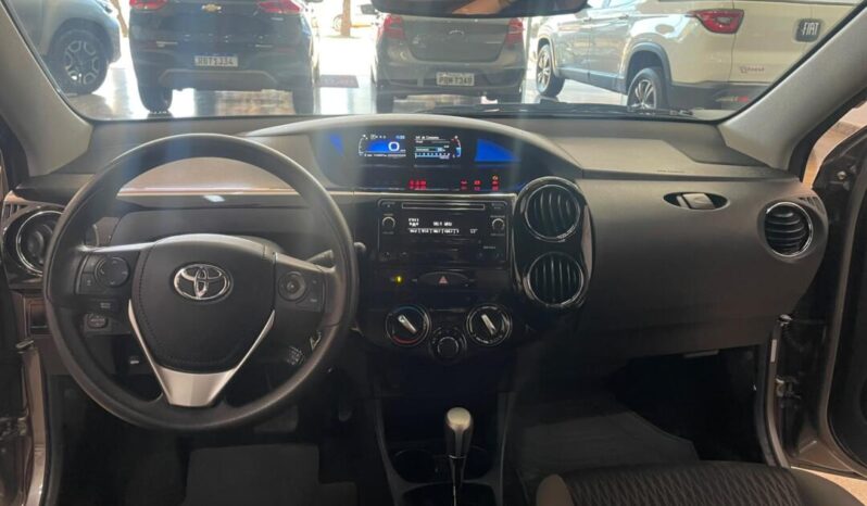 Toyota Etios completo