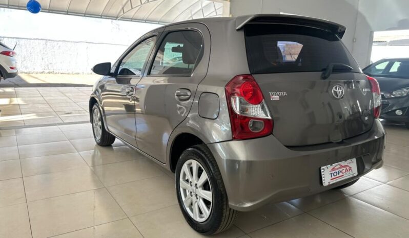 Toyota Etios completo