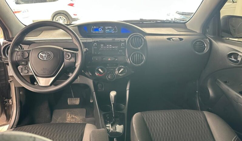 Toyota Etios completo