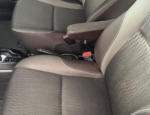 Toyota Etios completo