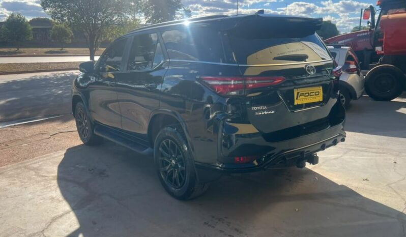 Toyota Hilux SW4 completo