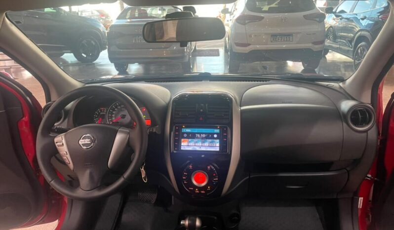 Nissan March completo