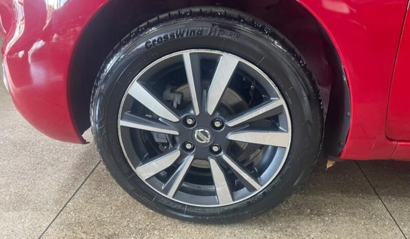 Nissan March completo
