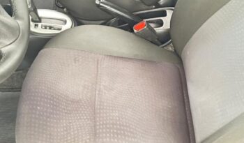 Nissan March completo