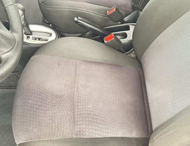 Nissan March completo