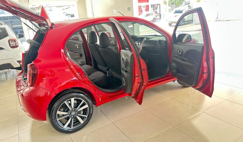 Nissan March completo
