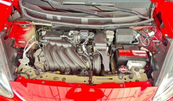 Nissan March completo