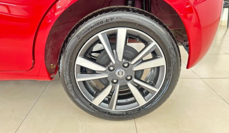 Nissan March completo