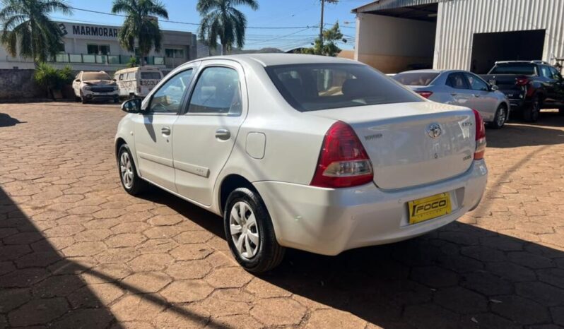 Toyota Etios completo