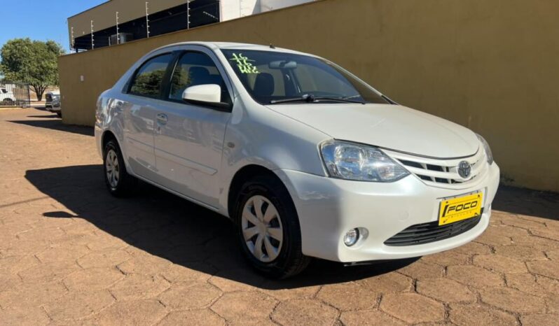 Toyota Etios completo