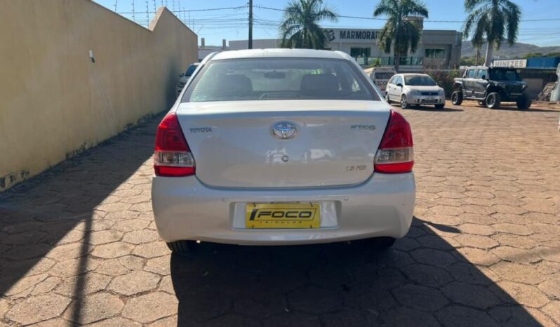 Toyota Etios completo