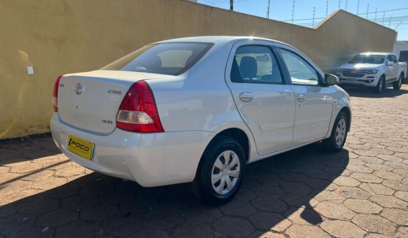 Toyota Etios completo