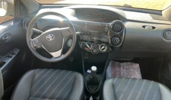 Toyota Etios completo