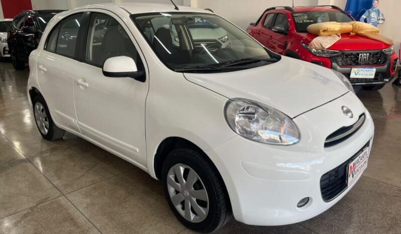 Nissan March completo