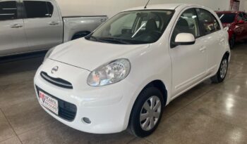 Nissan March completo
