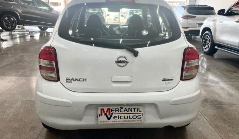 Nissan March completo