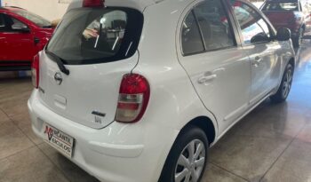 Nissan March completo