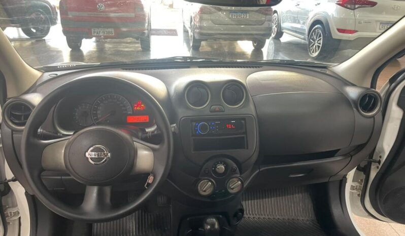 Nissan March completo