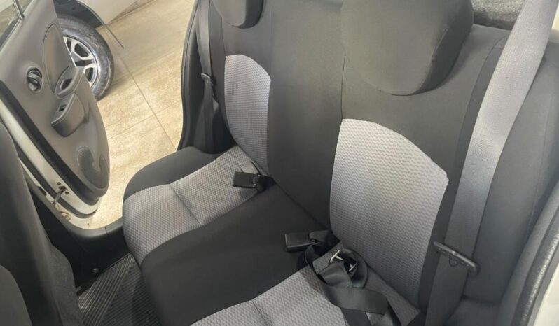 Nissan March completo