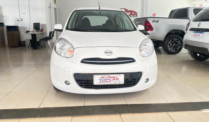 Nissan March completo