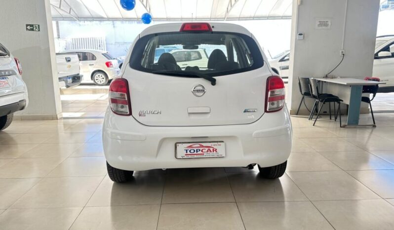 Nissan March completo