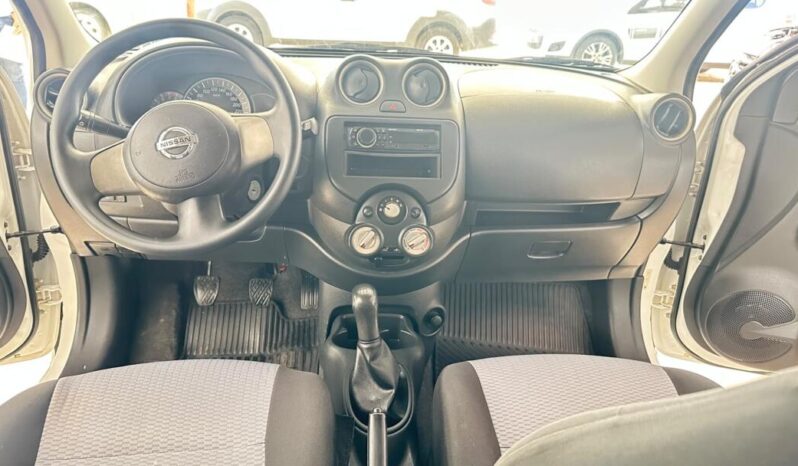 Nissan March completo