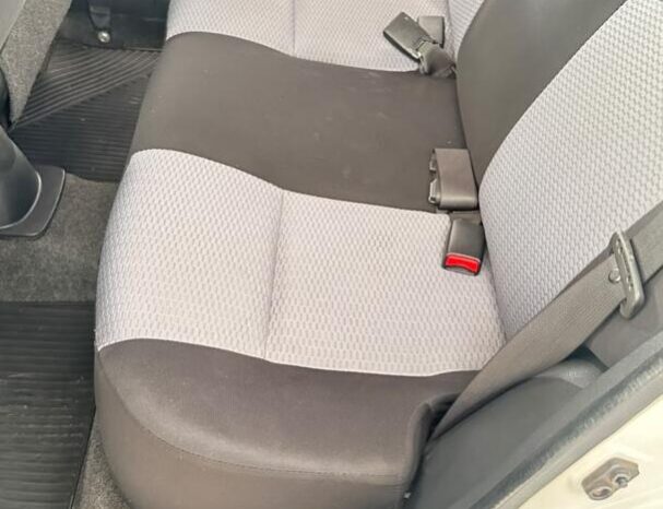 Nissan March completo