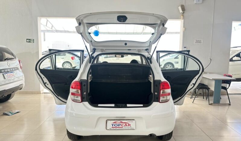 Nissan March completo