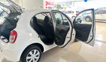 Nissan March completo