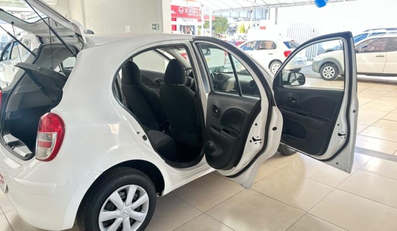 Nissan March completo