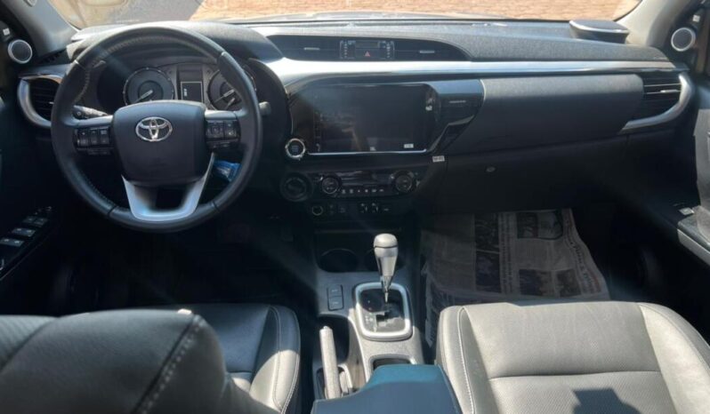 Toyota Hilux completo