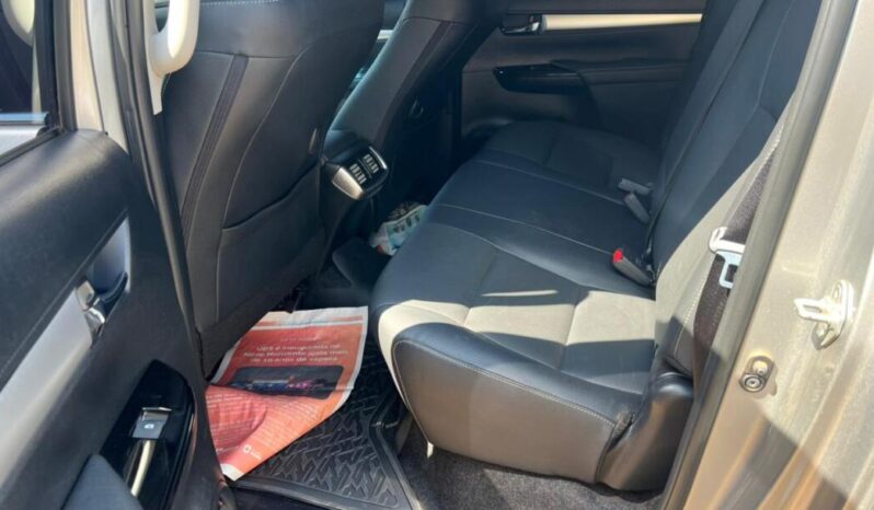 Toyota Hilux completo