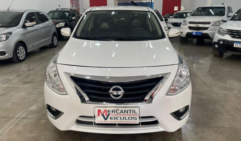 Nissan Versa completo