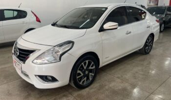 Nissan Versa completo
