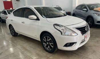 Nissan Versa completo