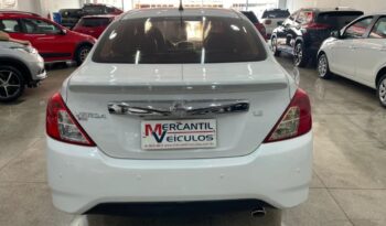 Nissan Versa completo