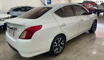 Nissan Versa completo