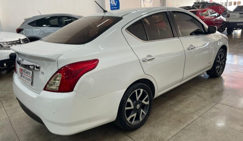 Nissan Versa completo