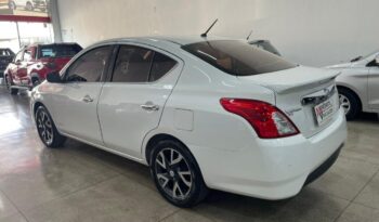 Nissan Versa completo