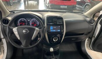 Nissan Versa completo